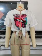 Load image into Gallery viewer, Letter graffiti lip print cardigan T-shirt AY2000