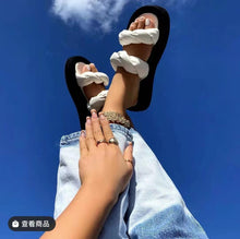 Load image into Gallery viewer, Hot selling platform slippers